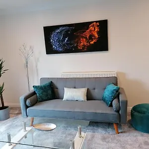 Luxury Modern 2 Bed Apartment, Free Undercroft Parking For 1 Car , Southampton United Kingdom