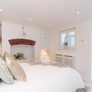 - With Patio And Sofa Bed! , Cheltenham United Kingdom