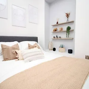 The Snug - Studio In Mount Pleasant , Swansea United Kingdom
