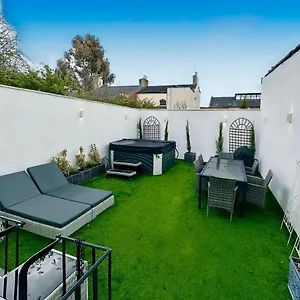 Gloucester Place Townhouse With Hot Tub! , Cheltenham United Kingdom